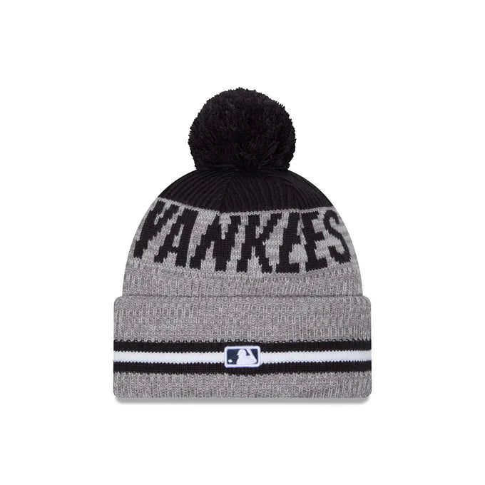 New Era New York Yankees Runner Pom Knit