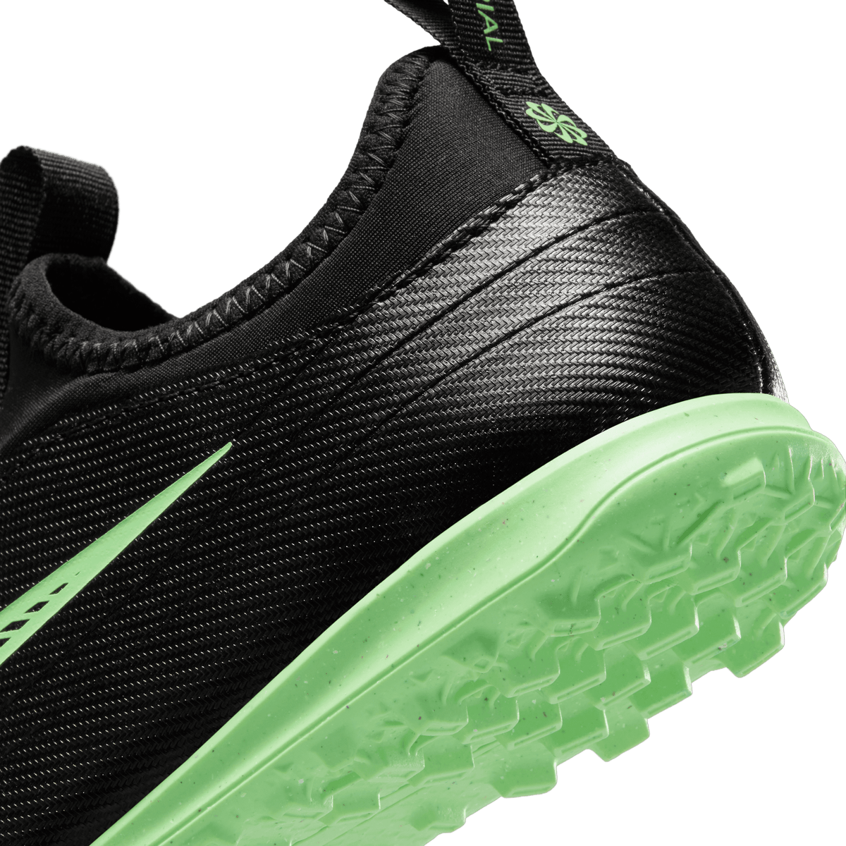 Nike IO1483-001 heel and sole detail