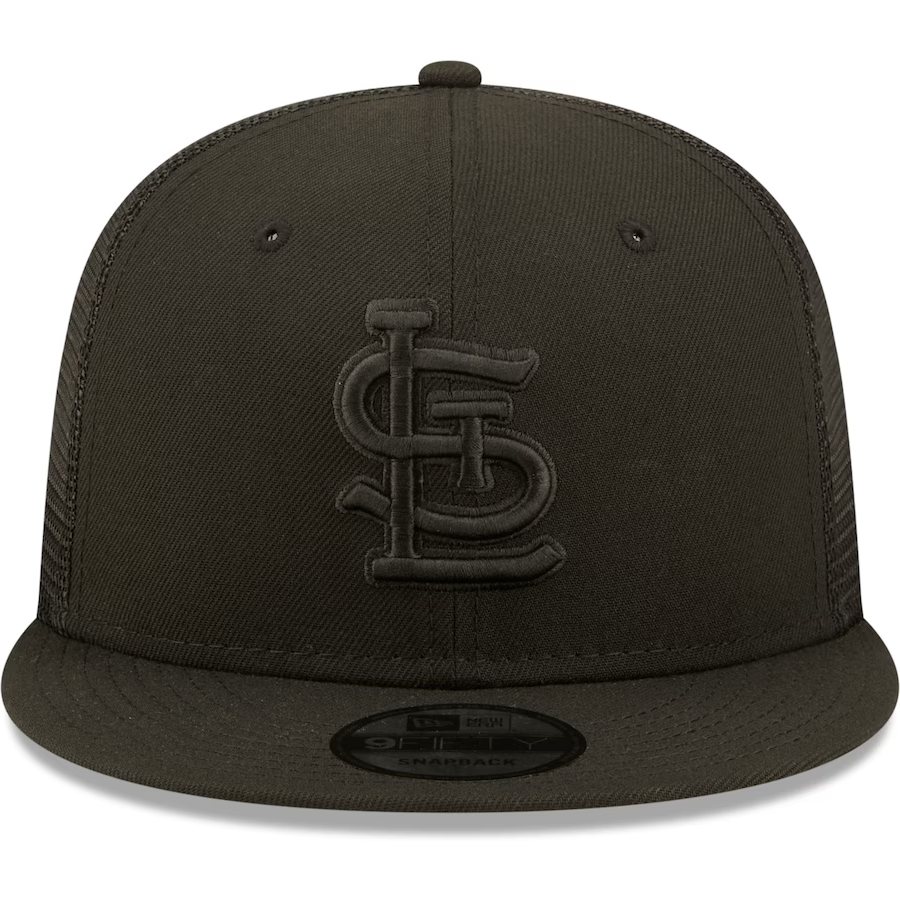 New Era St. Louis Cardinals Blackout 9Fifty Snapback Trucker Hat