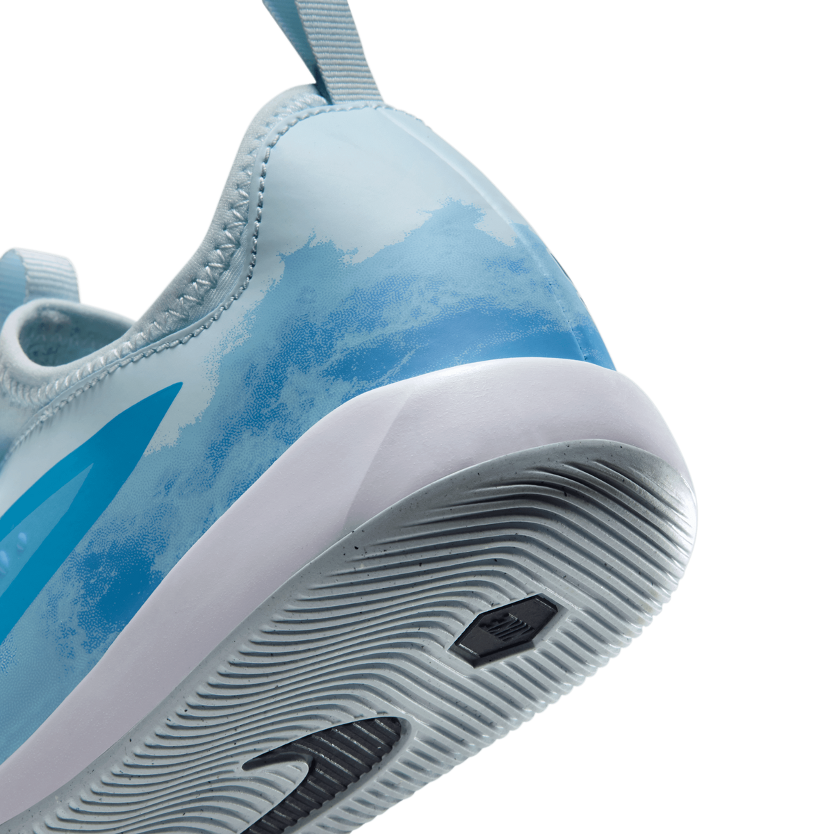 Nike Jr. Phantom 6 Low Academy Erling Haaland IC heel detail