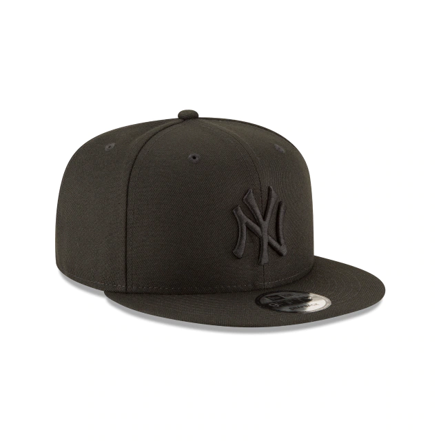 NEW ERA NEW YORK YANKEES BLACK ON BLACK 9FIFTY SNAPBACK