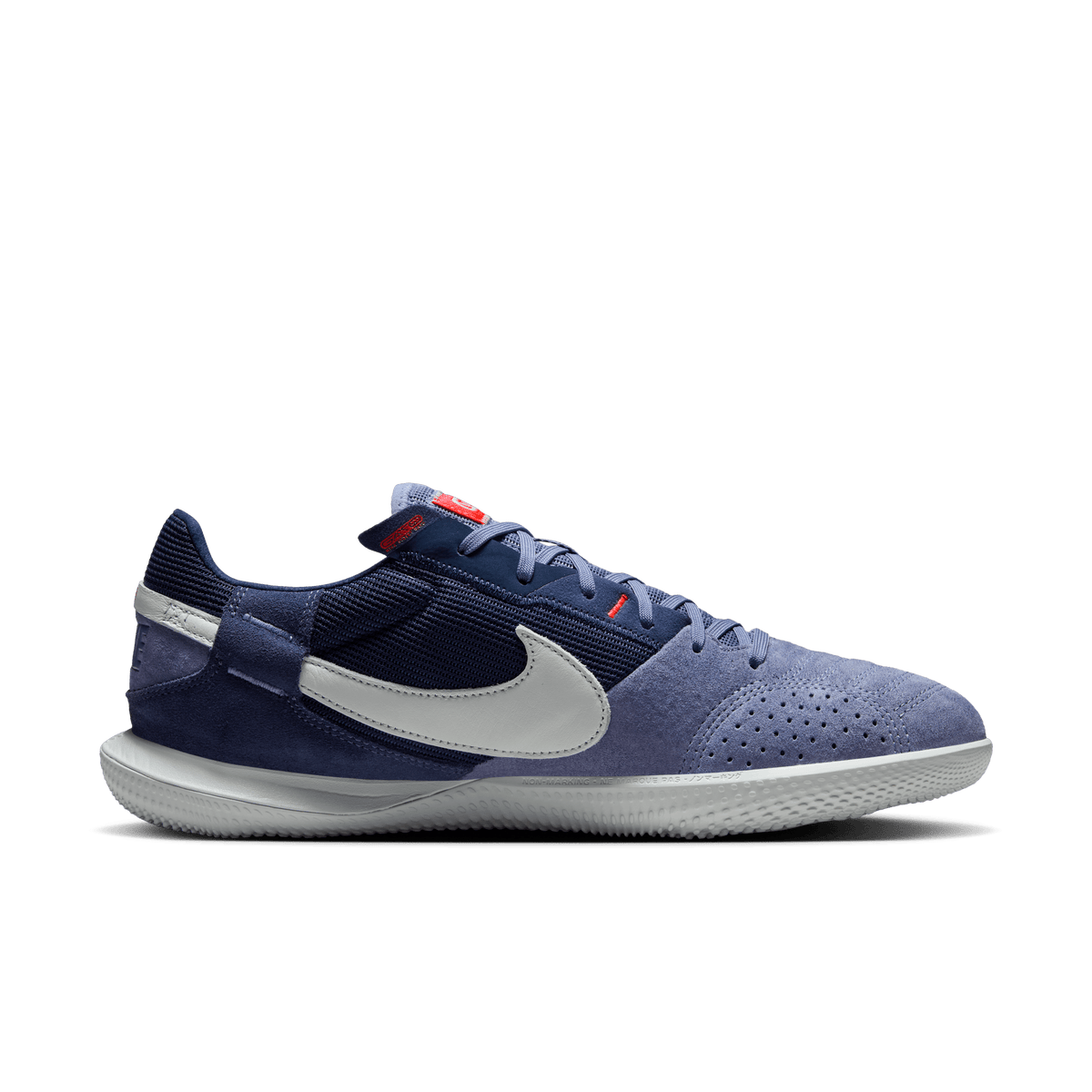 nike flat sole sports shoes