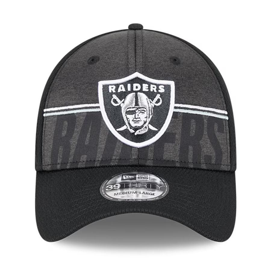 New Era Men's Las Vegas Raiders NFL Training Camp 39THIRTY Flex Fit Hat 2023-Black