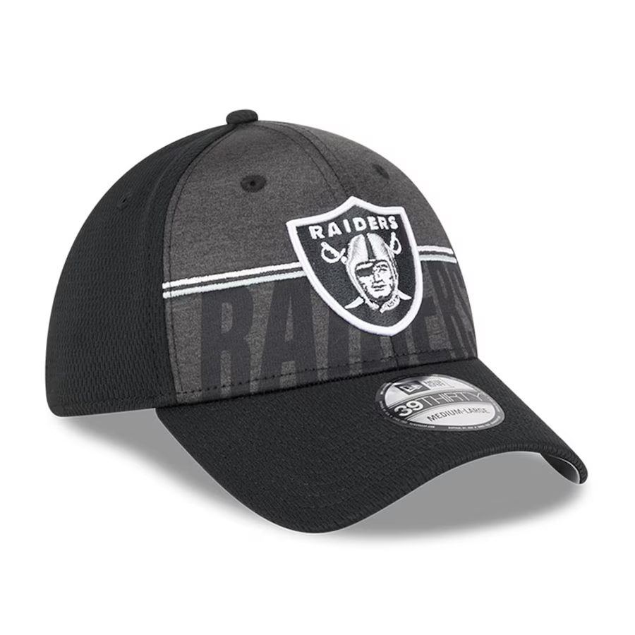 New Era Men's Las Vegas Raiders NFL Training Camp 39THIRTY Flex Fit Hat 2023-Black