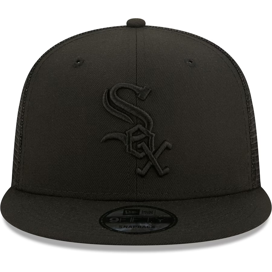 New Era Chicago White Sox Blackout 9Fifty Trucker Snapback Hat