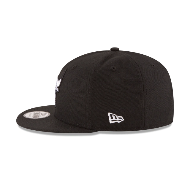 CHICAGO BULLS NEW ERA 2TONE BASICS BLACK ON WHITE  9FIFTY SNAPBACK